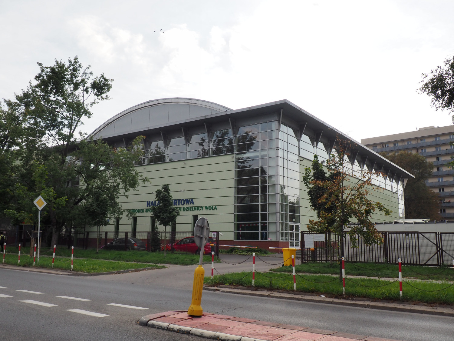 Zdjęcie architektury budynku Hala sportowa Szkoły Podstawowej nr 238 im. Christo Botewa